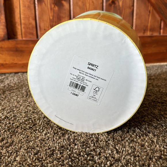 CHICK Easter/halloween pail Cardboard material. Design holds up. Ribbon handle. - Picture 4 of 4